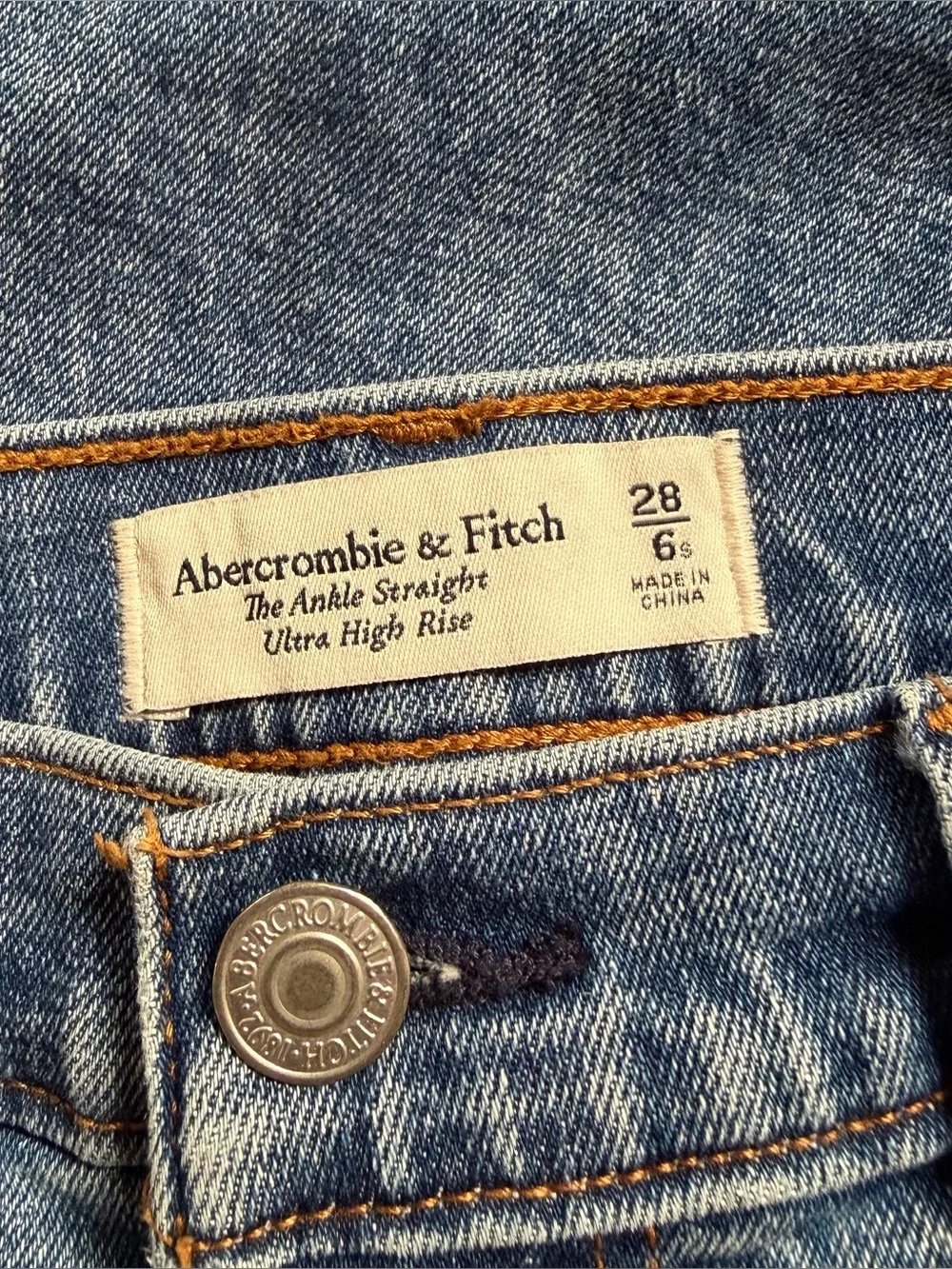 Abercrombie & Fitch The Ankle Straight Ultra High Rise Distressed Jeans 28/6S